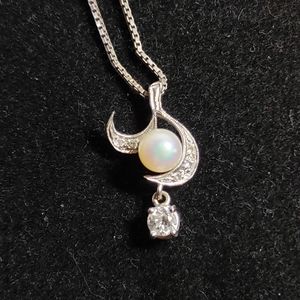 Silver pendant with pearl and rhinestones